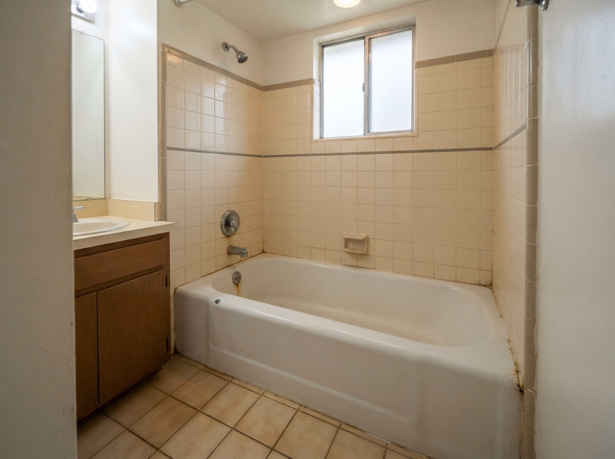 Old Bathtub Replacement | San Bernardino Old Bathtub Replacement in San Bernardino.
